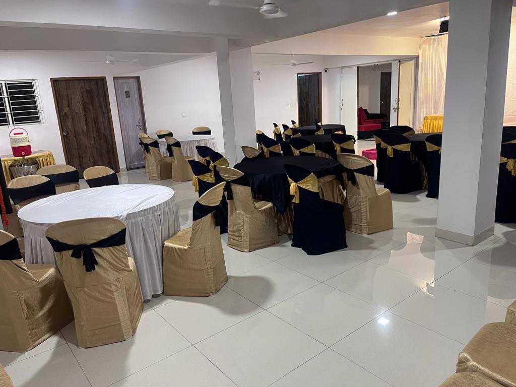 Oyo Hotel Happy Homes Bhopal Exteriör bild